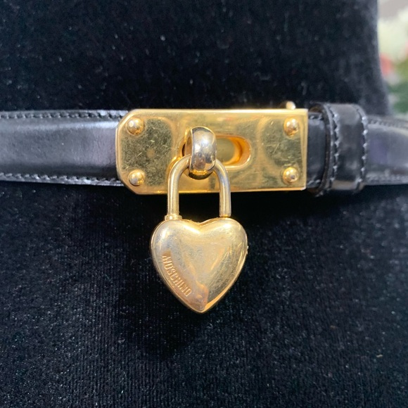 Vintage Moschino black leather belt with heart locket-Preloved - Picture 5 of 12